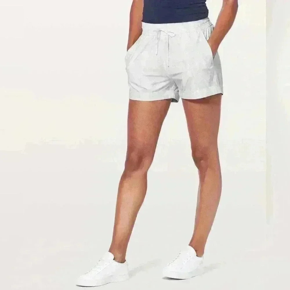 Lululemon Spring Break Away Short *4-way Stretch 3"
Eternal Wave White size 4